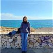 Profesora de catalán a punto de obtener el máster de profesorado de secundaria con ganas de poner en práctica los conocimientos recibidos. Me adapto a las clases para adultos, adolescentes y niños