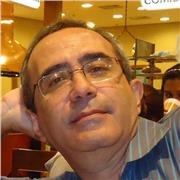 Professor de Língua Portuguesa, atuando como consultor acadêmico há 17 anos