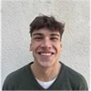 Profesor de lengua castellana y literatura, con media de 9 tanto en la PAU como en bachillerato. Muchos años de estudio en materia