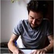 Profesional de la comunicación, licenciado en Periodismo y con un master en marketing y comunicación. Con más de 10 años de experiencia en departamentos de comunicación