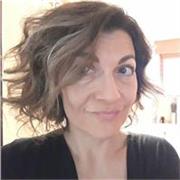 Professionista della comunicazione online impartisce lezioni sui social media per privati e piccole/micro imprese