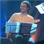 Profesor de Guitarra imparte clases amenas en el Barrio de las Ramblas