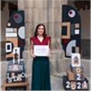 Profesora amante del arte y la historia, también interesada en enseñar idiomas y ayudar en refuerzo