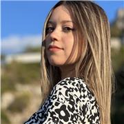 Insegnante materie umanistiche ( italiano , storia ,filosofia ,scienze umane ) ho una preparazione molto ampia per quanto riguarda la letteratura italiana