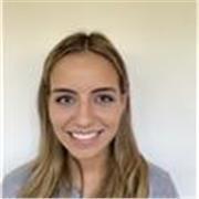 Me defino como una persona responsable, cercana y comprometida con la enseñanza. Manejo muy bien el inglés y el español.