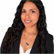 Profesora de finanzas para la vida, a jóvenes que deseen aprender conceptos fundamentales para tener buena salud financiera.