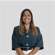 Profesora de derecho imparte clases a todas las edades