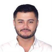 Profesional en relaciones internacionales, con conocimiento en ciencias politicas e historia.