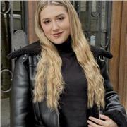 Profesora atenta y simpática. Puedo dar clases a alumnos de 5 años hasta alumnos de bachillerato.