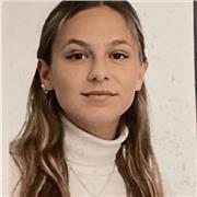 Estudiante universitaria se ofrece para dar clases de matemáticas, lengua e historia a niños y adolescentes hasta 3 eso