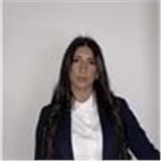 Tutor laureata aiuta i più piccoli a studiare con entusiasmo e a superare ogni difficoltà scolastica