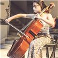 Estudiante imparte clases de música y de violoncello