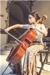 Estudiante imparte clases de música y de violoncello