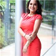 Profesora de finanzas imparte clases para primaria y secundaria, incluyendo trading en bolsa de Nueva York, Criptomonedas y Emprendimiento