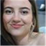 Estudiante en Ciencias Políticas, imparte clases a niños de primaria y ESO
