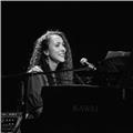 Profesora de música jazz y moderna (piano y canto)