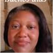 Profesora de apoyo escolar para enseñar y comprender a los niños y niñas