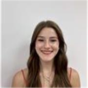 Profesora para niños en la etapa educativa de primaria pon la posibilidad de ayudar con todas las materias