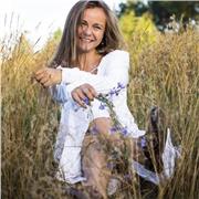 Hola! :) Soy profesora y acompañante de yoga y meditación para niños, adolescentes y adultos con experiencia.
Agradezco si puede contactarme para concretar sus necesidades y hablar sobre las posibles clases.
Muchas gracias!