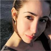 Pianista laureata al Conservatorio e con esperienza pluriennale impartisce lezioni private di PIANOFORTE