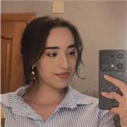 Profesora dedicada a los alumnos. Clases divertidas en las que se aprende de verdad