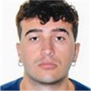 Ragazzo di 20 anni, diploma istituto alberghiero indirizzo enogastronomico. Appassionato di materie umanistiche e della lingua inglese
