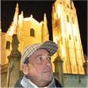 Soy un facilitador de equipos que une la disciplina del liderazgo corporativo con la agilidad de las nuevas tecnologías. 