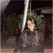 Estoy estudiando un grado superior de educación infantil y tengo una titulación intermedia de inglés. 