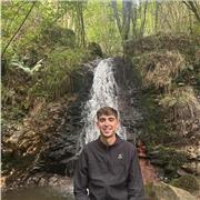 Graduado en Educación Primaria en la Universidad de Sevilla busco aumentar mi experiencia como docente en esta preciosa profesión. Actualmente me encuentro preparando las oposiciones del 2024. Me gusta ofrecer una atención individualizada adaptada a las n