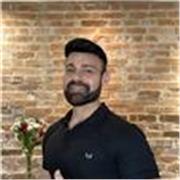 Profesor con más de 18 años de experiencia que ha desarrollado un método que acelera el habla