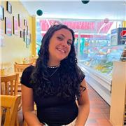 Me defino como una persona paciente, empática, trabajadora, amable y adaptable. Clase desde niños pequeños a mayores