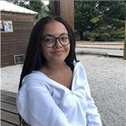 à des écoliers de primaire maternelle