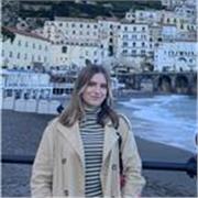 Soy una joven de 21 años muy agradable, con paciencia, a la que le gusta mucho dar clases