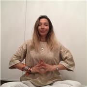 Profesora que dicta clases de kundalini yoga Hatha y Vinyasa yoga, todos los niveles