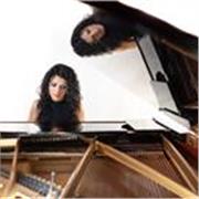 Pianista concertista, compositrice e insegnante qualificata.  Metodologia e didattica personalizzata.