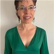 Profesora imparte clases a estudiantes de la ESO: de matemáticas, ciencias, física