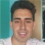 Profesor de inglés que imparte clases a niños de todas las edades