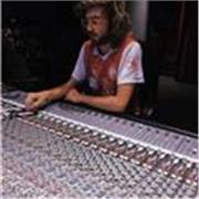 Ingeniero de Sonido con conocimientos avanzados en Protools con mas de 5 años de experiencia como ingeniero de grabación y mezcla.