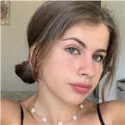 Studentessa di quarta liceo impartisce lezioni di matematica, inglese e italiano ai ragazzi delle scuole medie ed elementari