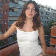 Alumna de educación que enseña cualquier asignatura en la época de primaria