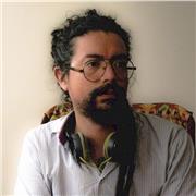 Director de Cine y Televisión, enseña desde el guion hasta exportación de piezas audiovisuales y fotográficas