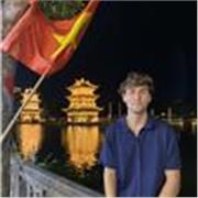 Mejora tu español con charlas divertidas y naturales adaptadas a tu nivel en Sevilla