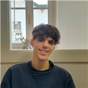 Diplomato Liceo Scientifico, impartisce lezioni di Matematica, Fisica e inglese