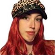 Conocida en el mundo del esoterismo como Dalaris Laramie y soy profesora de Tarot y cartomancia con más de 5 años de experiencia.