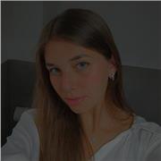 Studentessa universitaria diplomata con 100 e Lode impartisce lezioni di italiano