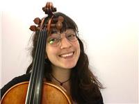 Estudiante de viola ofrece clases de música a varios niveles