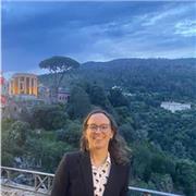 Madrelingua è portoghese. Anche fluente inglese