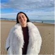 Estudiante apta para clases de repaso de primaria.