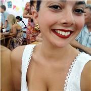 Profesora titulada en infantil, con más de un año de experiencia impartiendo clases, tanto  a alumnos de Infantil como de primaria