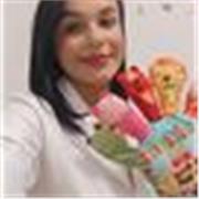 Psicopedagoga auxíliando no processo de ensino e aprendizagem de crianças, especialista em alfabetização de crianças TEA, DI, TDAH